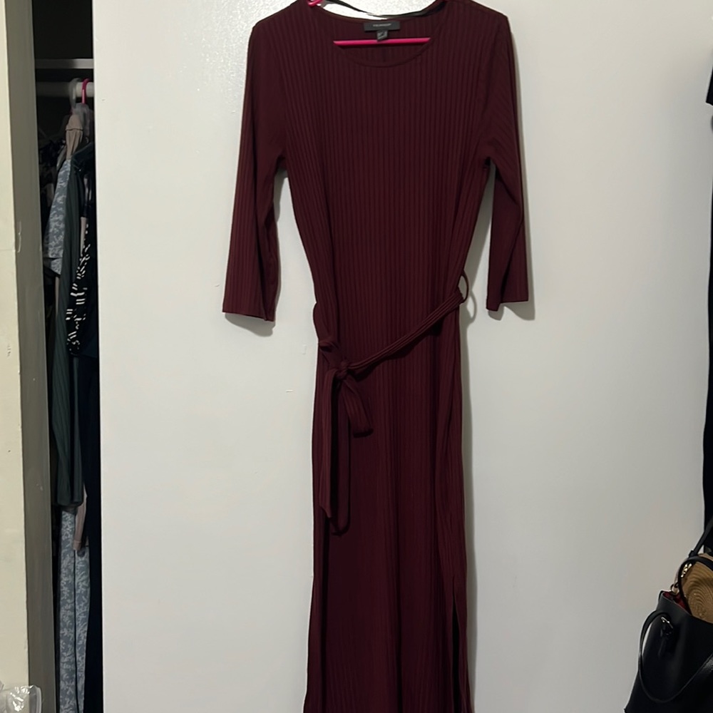 Burgundy midi dress with two slits on the side.